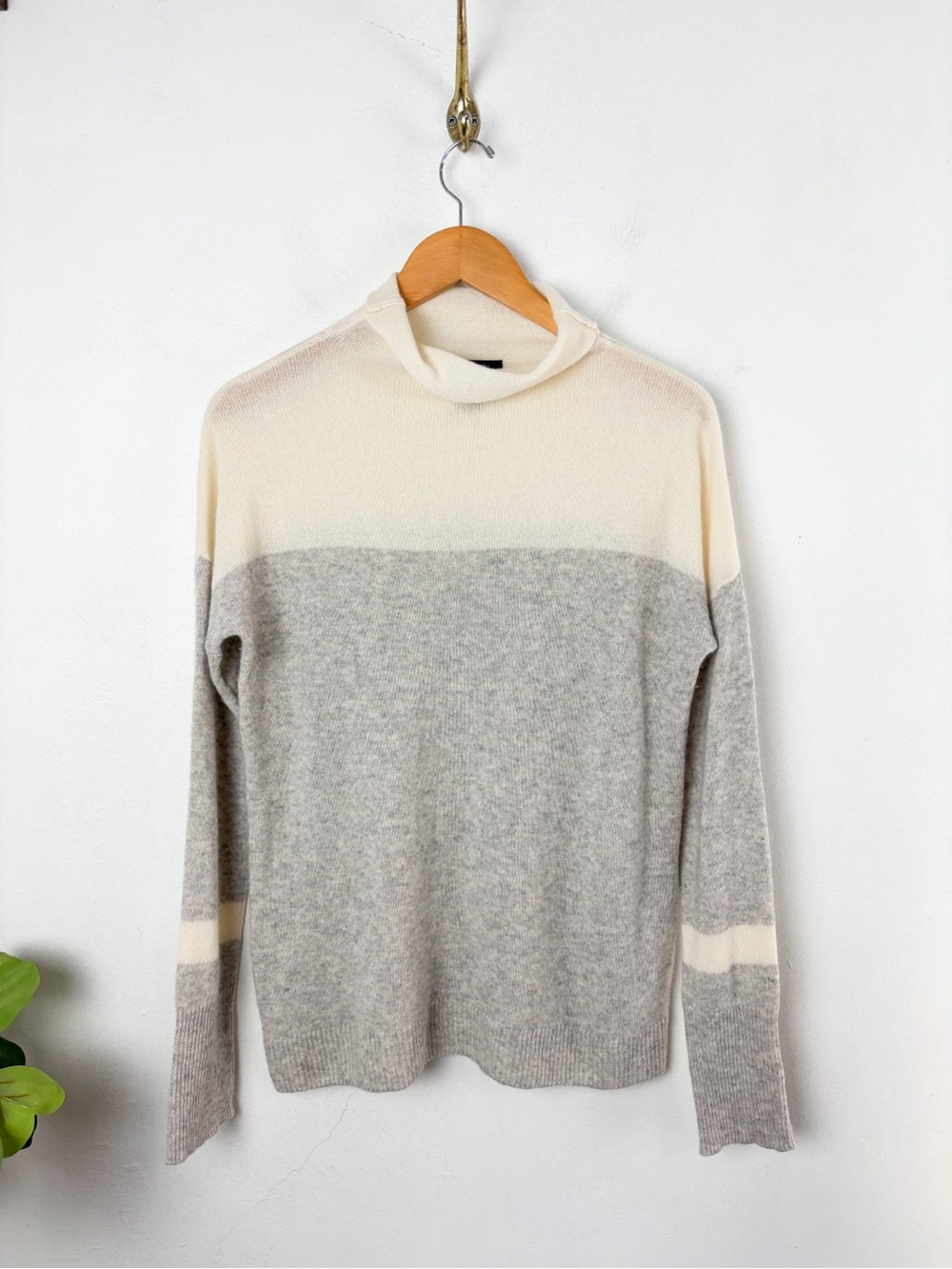 Tahari Pure Luxe 100% Cashmere Cowl Neck Sweater Sz M